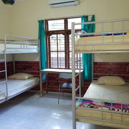 Szabrian Hostel دنباسار المظهر الخارجي الصورة