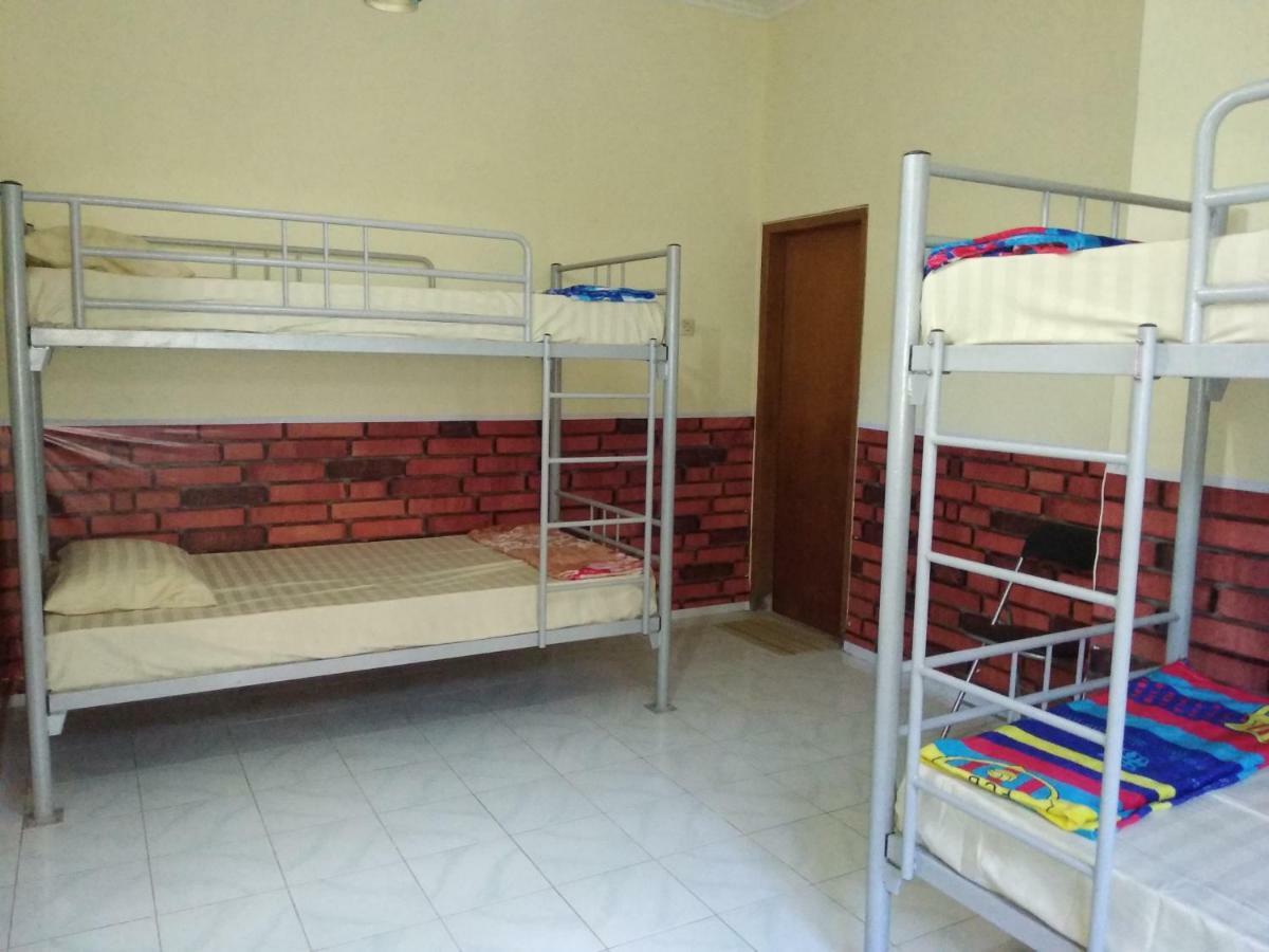 Szabrian Hostel دنباسار المظهر الخارجي الصورة