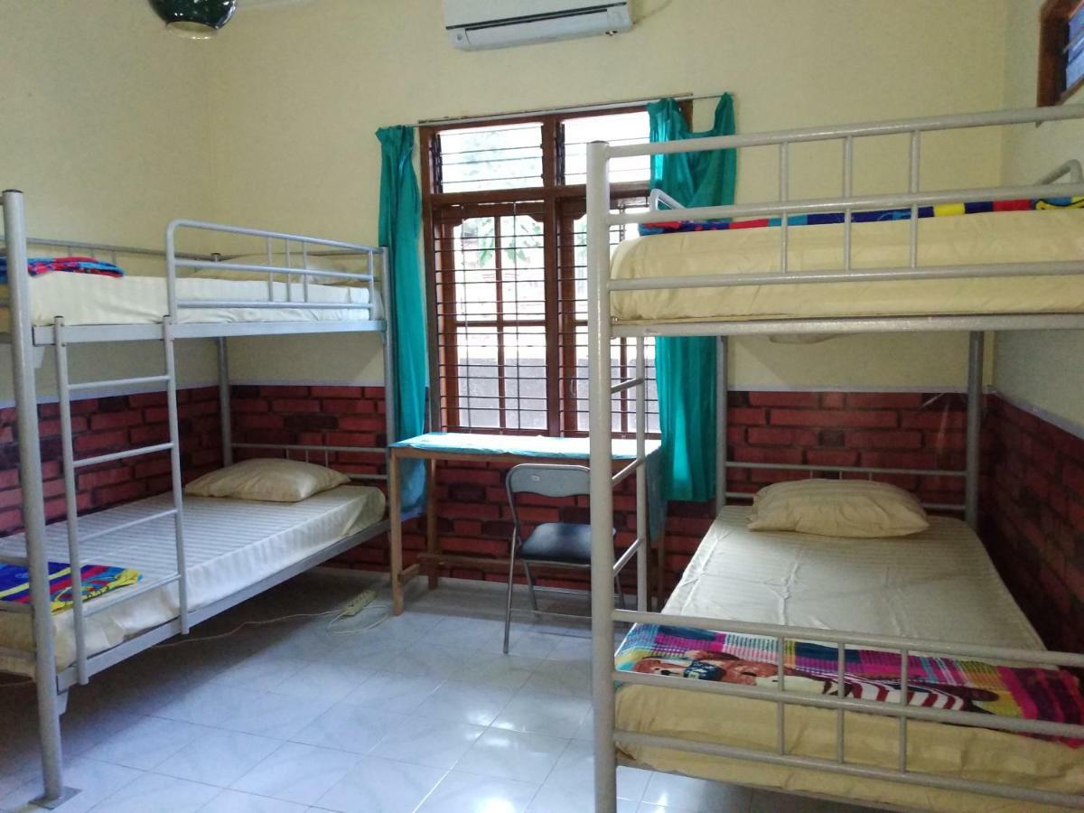 Szabrian Hostel دنباسار المظهر الخارجي الصورة